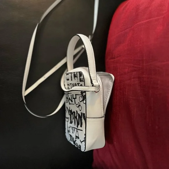 DKNY Phone Crossbody Bag Purse Small  Pockets Faux Leather Graffiti New York - Picture 5 of 7